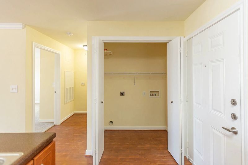 Luxury Apartment Buda Buda Apartment for Rent Huntington Senior at Buda